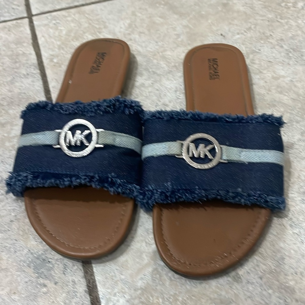 Used Michael Kors Sandals Size 4